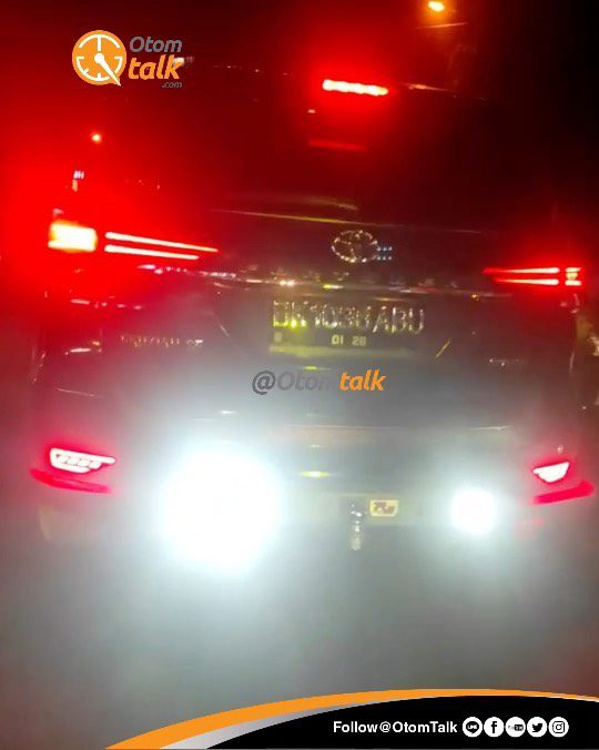 Lampu Rem Silau Putih
Mungkin salah fungsikan lampu mundur menjadi lampu rem
Coba hitungkan kena silau berapa kali di video ini
Lampu rem silau di jalan deli tua, Medan
Laporan video dikirim oleh kawanmedantalk @khairulfahreza