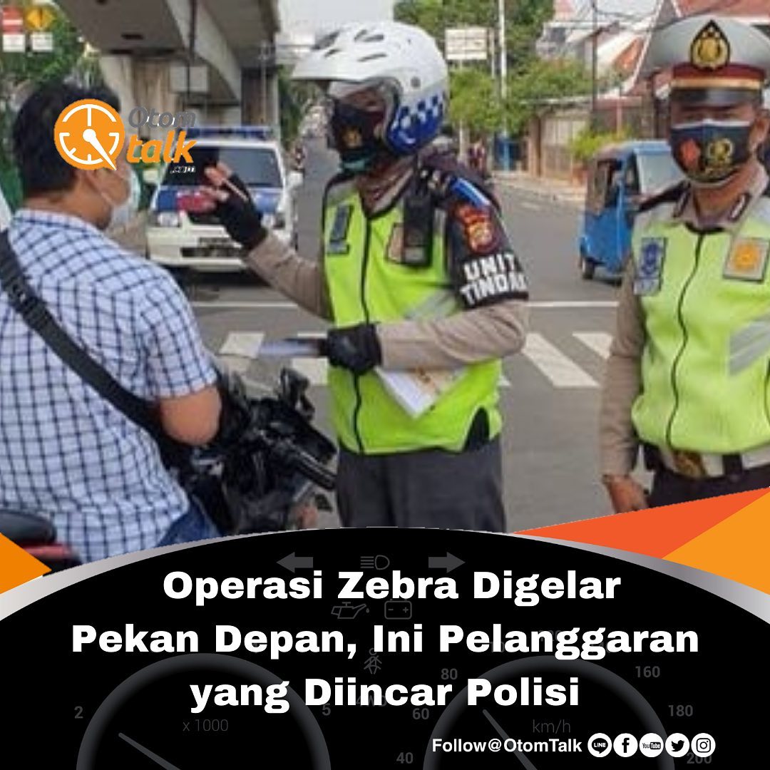 Korlantas Polri berencana melaksanakan Operasi Zebra 2021 yang bertujuan meningkatkan kedisiplinan masyarakat dalam berlalu lintas. 

Operasi Zebra 2021 bakal dilaksanakan selama 2 pekan, mulai Senin (15/11/2021) sampai Minggu (28/11/2021). Agenda ini dilakukan secara serentak di seluruh daerah di Indonesia, tidak terkecuali di DKI Jakarta dengan tajuk Operasi Zebra Jaya.

Dalam keterangan resminya, Selasa (9/11/2021) kemarin, Kasubdit Gakkum Ditlantas Polda Metro Jaya AKBP Argo Wiyono menjelaskan bahwa pelaksanaan Operasi Zebra Jaya tetap mengedepankan pola preemtif, preventif, dan penindakan.

Dalam operasi ini, ada sejumlah pelanggaran prioritas yang jadi sasaran penindakan petugas kepolisian yang berjaga.

Contohnya seperti tidak memakai helm, tidak memasang sabuk pengaman, bermain ponsel saat berkendara, dan penggunaan strobo rotator tidak sesuai aturan.

Selain itu, bakal ditindak pula aktivitas balap liar, pelanggaran batas kecepatan, berkendara melawan arus, melanggar marka jalan, hingga kelebihan dimensi bagi kendaraan angkutan barang.

Lantas untuk penerapan sanksi bagi para pelanggar dalam Operasi Zebra 2021 ini, akan merujuk pada Undang-Undang Nomor 22 Tahun 2009 tentang Lalu Lintas dan Angkutan Jalan (LLAJ).

Sebagai contoh, berikut daftar sanksi untuk beberapa pelanggaran aturan lalu lintas sesuai undang-undang tersebut.

1. Tidak menggunakan helm dipidana kurungan maksimal 1 bulan atau denda paling banyak Rp 250.000 (Pasal 291).

2. Tidak menggunakan sabuk pengaman dipidana kurungan maksimal 1 bulan atau denda paling banyak Rp 250.000 (Pasal 289).

3. Bermain ponsel saat berkendara dipidana kurungan maksimal 3 bulan atau denda paling banyak Rp 750.000 (Pasal 283).

4. Melanggar marka jalan dipidana kurungan maksimal 2 bulan atau denda paling banyak Rp 500.000 (Pasal 287).
Melanggar batas kecepatan dipidana kurungan maksimal 2 bulan atau denda paling banyak Rp 500.000 (Pasal 287).

Sumber: kompas