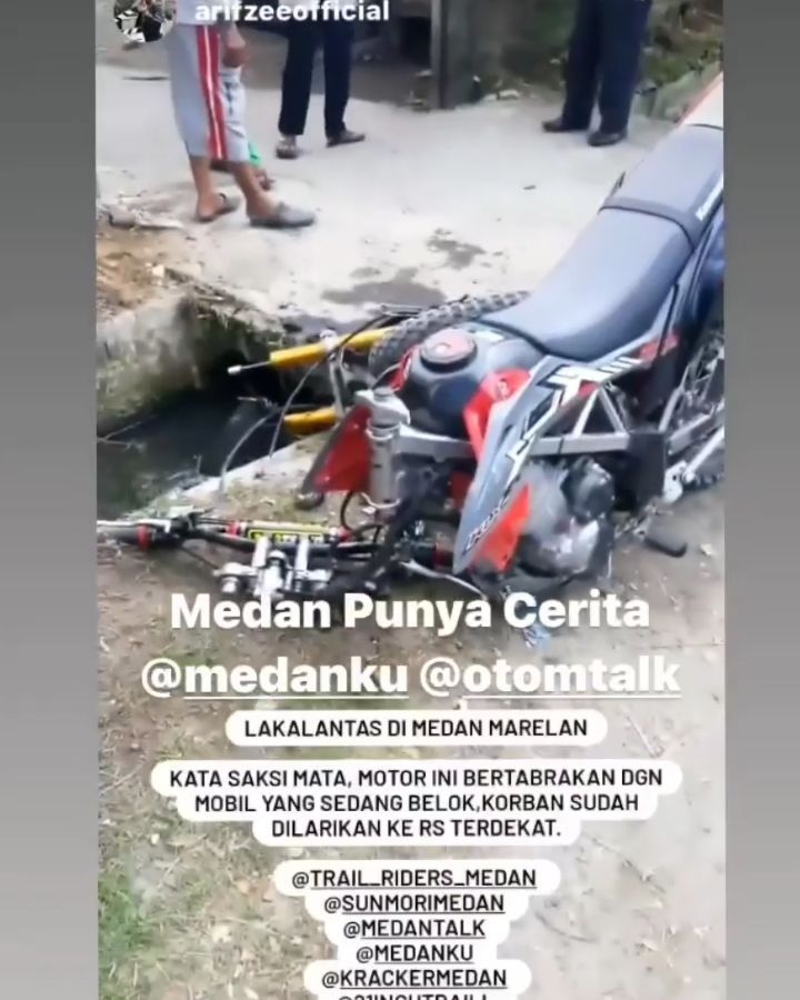 Lakalantas Medan Marelan
Menurut informasi sepeda motor tabrakan dengan mobil yang sedang belok
Korban telah di larikan ke rumah sakit terdekat
Medan Punya Cerita @medanku